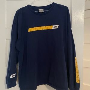 Vintage Mens Nike shirt